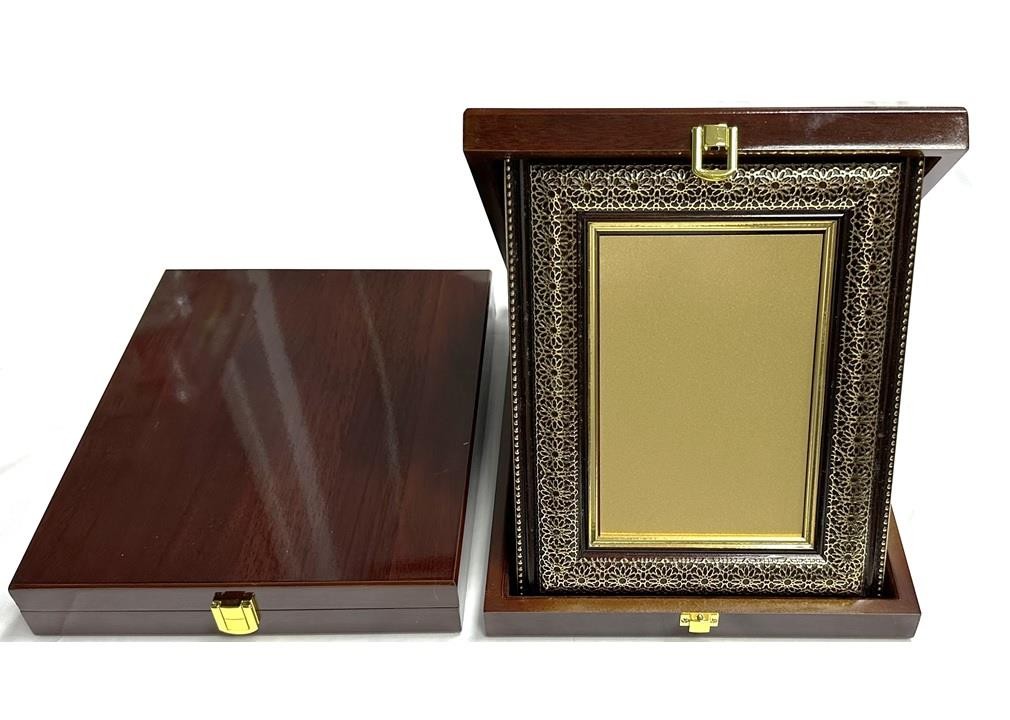 Trophée plaque en bois cadre avec motif doré