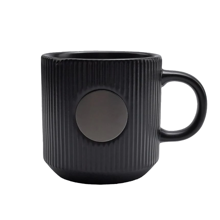 Mug en céramique bardage avec plaque métallique ronde
